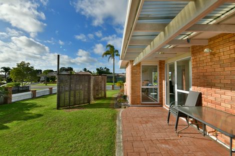 Photo of property in 1 Lakeside Drive, Orewa, 0931