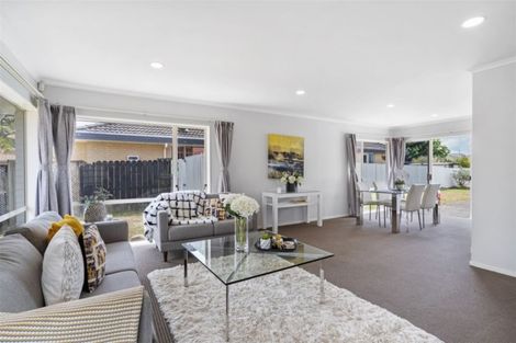 Photo of property in 9 Camerton Close, Northpark, Auckland, 2013