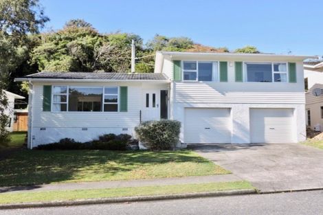 Photo of property in 8 Saint Catherines Terrace, Tawa, Wellington, 5028