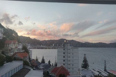 Photo of property in Jerningham Apartments, 20 Oriental Terrace, Oriental Bay, Wellington, 6011