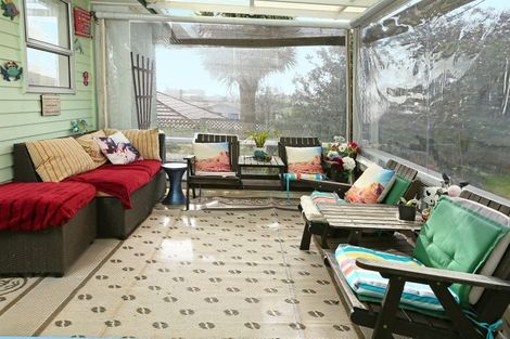 Photo of property in 137 Flanshaw Road, Te Atatu South, Auckland, 0610