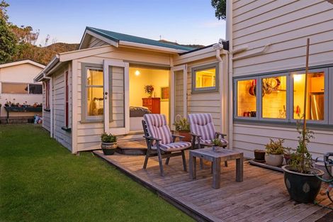 Photo of property in 81 Wellington Road, Paekakariki, 5034
