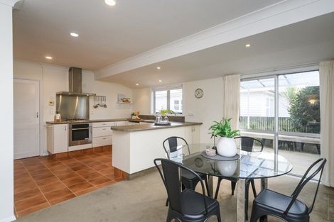 Photo of property in 2 Belmont Place, Terrace End, Palmerston North, 4410