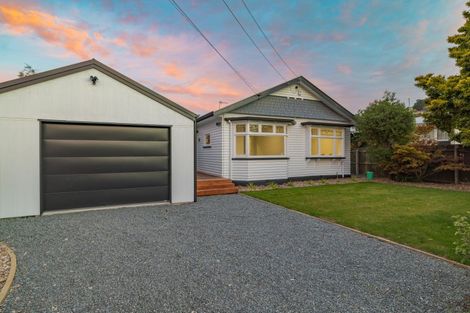 Photo of property in 13 Kowhai Terrace, Saint Martins, Christchurch, 8022
