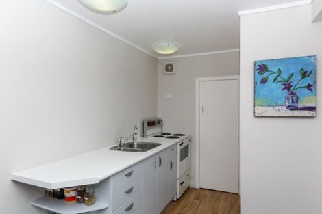 Photo of property in 4 Hamblyn Street, Strandon, New Plymouth, 4312