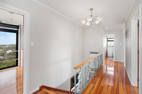 Photo of property in 164 Browns Bay Road, Murrays Bay, Auckland, 0630