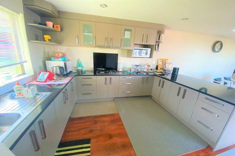 Photo of property in 30 Megan Avenue, Pakuranga Heights, Auckland, 2010