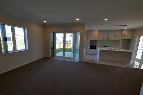 Photo of property in 12 Warbler Crescent, Papakura, 2110