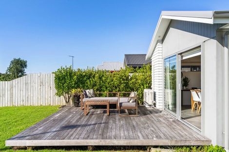 Photo of property in 11 Wheriko Avenue, Glenbrook, Waiuku, 2681