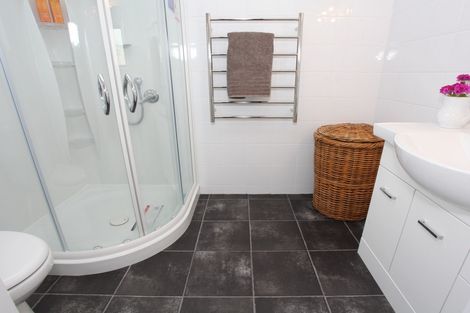 Photo of property in 4 Snowden Place, Raglan, 3225