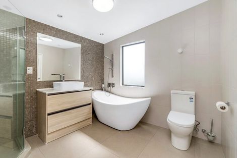 Photo of property in 2/30b Verbena Road, Birkdale, Auckland, 0626