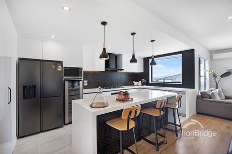 Photo of property in 21a Sovereign Place, Glenfield, Auckland, 0629