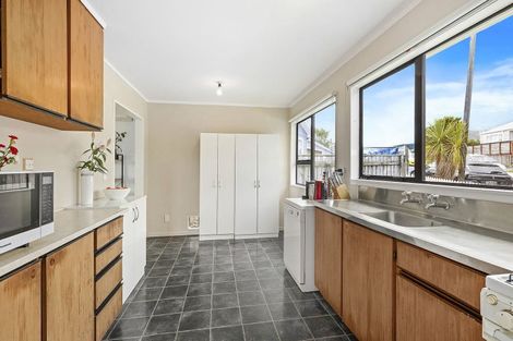 Photo of property in 18 Tobago Crescent, Grenada North, Wellington, 5028