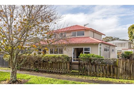 Photo of property in 2/26 Elliott Avenue, Bayview, Auckland, 0629