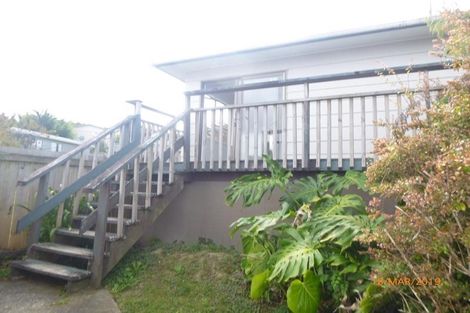 Photo of property in 8 St Catherine Crescent, West Harbour, Auckland, 0618