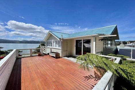 Photo of property in 299 Karaka Bay Road, Karaka Bays, Wellington, 6022