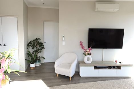 Photo of property in 3/22 Kerewhenua Crescent, Hobsonville, 0616