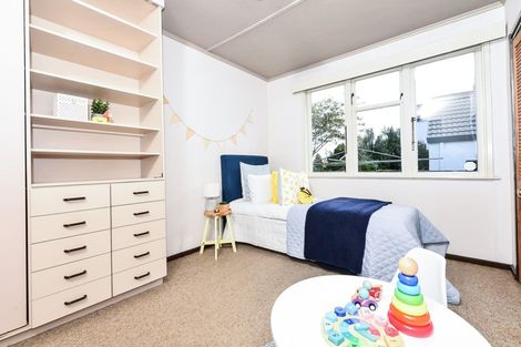 Photo of property in 1 Moule Place, Fairfield, Hamilton, 3214