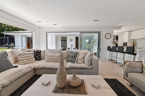 Photo of property in 27 Tizard Road, Birkenhead, Auckland, 0626