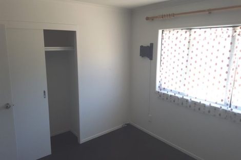 Photo of property in 18 Kiernan Place, Kelston, Auckland, 0602