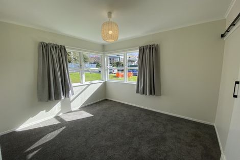 Photo of property in 3 Merchant Avenue, Te Atatu South, Auckland, 0610
