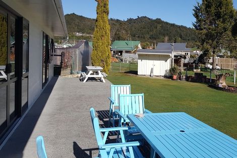 Photo of property in 29 Bonar Street, Ross, 7812