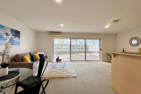Photo of property in 2/23 Charlenne Close, Ranui, Auckland, 0612