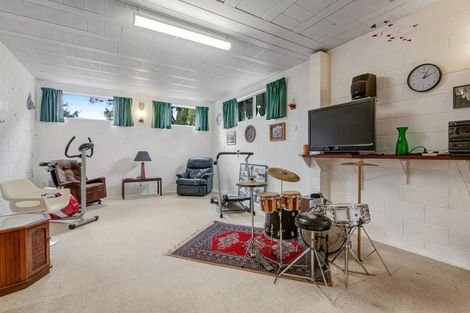 Photo of property in 23 Roberts Road, Matakatia, Whangaparaoa, 0930