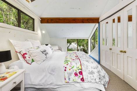 Photo of property in 50 Garden Road, Northland, Wellington, 6012