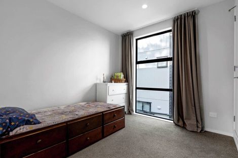 Photo of property in 27 Tokai Place, Glen Eden, 0602