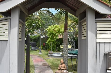 Photo of property in 1/40 East Coast Road, Milford, Auckland, 0620