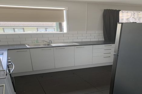 Photo of property in 2/4 Etherton Drive, Weymouth, Auckland, 2103