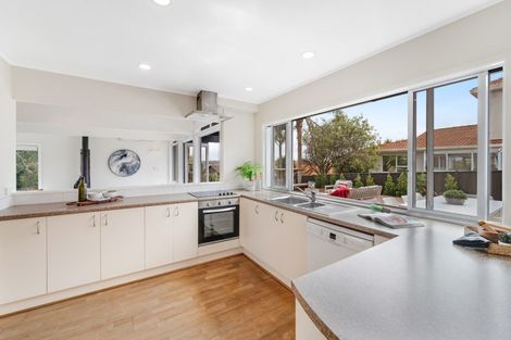 Photo of property in 22 Andrea Place, Sunnyhills, Auckland, 2010