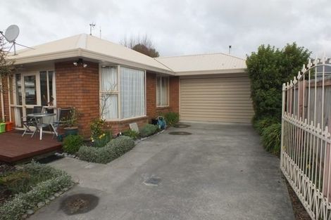 Photo of property in 2/66 Martin Avenue, Beckenham, Christchurch, 8023
