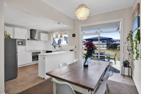 Photo of property in 35 Cordelia Street, Stratford, 4332