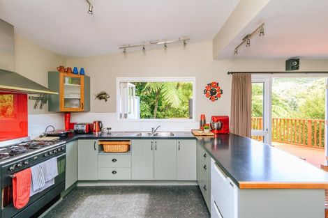 Photo of property in 64 Pomare Road, Tirohanga, Lower Hutt, 5010