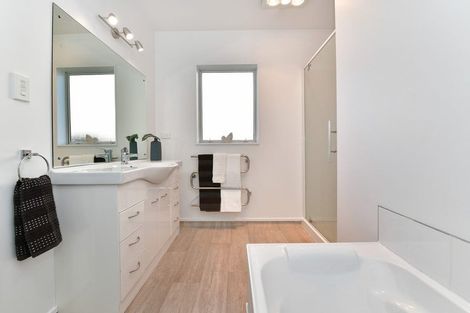 Photo of property in 17a Hatton Road, Orewa, 0931