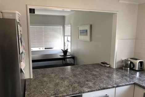 Photo of property in 2/30 Norwood Road, Bayswater, Auckland, 0622