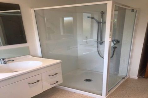 Photo of property in 2/2 East Coast Road, Milford, Auckland, 0620