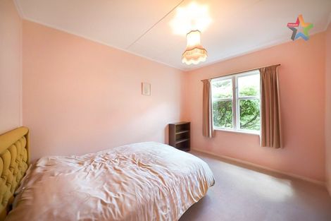 Photo of property in 32 Waitohu Road, York Bay, Lower Hutt, 5013