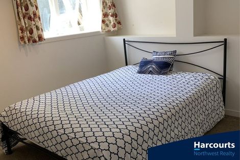 Photo of property in 148 Luckens Road, West Harbour, Auckland, 0618