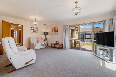 Photo of property in 38 Edward Avenue, Orewa, 0931