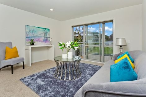 Photo of property in 5/4 John Jennings Drive, Oteha, Auckland, 0632