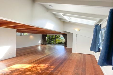 Photo of property in 33 Telephone Road, Birkenhead, Auckland, 0626