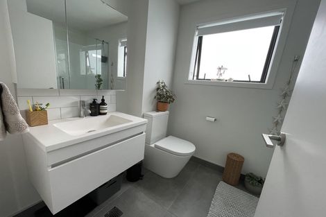 Photo of property in 5/35 Garadice Road, Rothesay Bay, Auckland, 0630