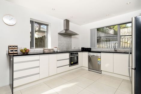 Photo of property in 7a Seymour Road, Sunnyvale, Auckland, 0612