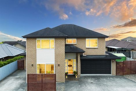 Photo of property in 1c Babich Road, Henderson Valley, Auckland, 0614