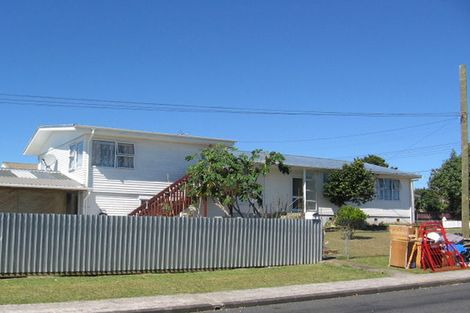 Photo of property in 1 Cobham Crescent, Kelston, Auckland, 0602