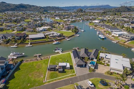 Photo of property in 14 Mermaid Place, Whitianga, 3510