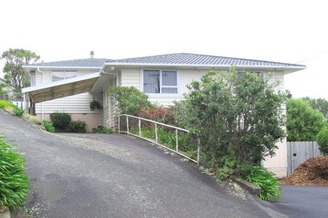 Photo of property in 14 Kinapori Terrace, Newlands, Wellington, 6037